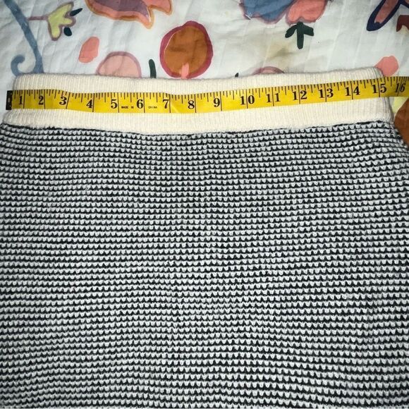 Sioni / Two piece Cardigan and Skirt Set - Picture 10 of 11